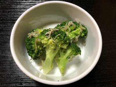 ブロッコリーとじゃこのにんにく炒め