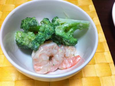 ゆでえびとブロッコリのサラダ