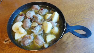 砂肝とマッシュルームのアヒージョ