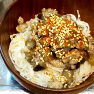 なすそぼろそうめん