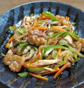 ピーマンと豚肉の黒酢炒め