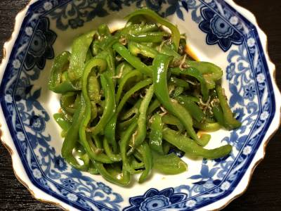 ピーマンとじゃこのきんぴら （写真右上）