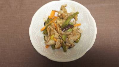 ピーマンと豚肉の黒酢炒め