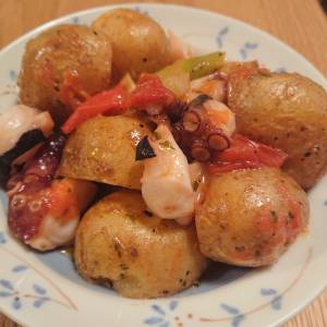 新じゃがとたこの炒め物