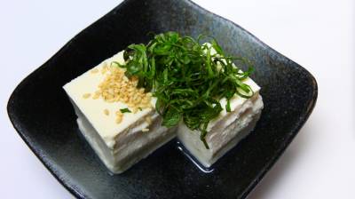 冷ややっこ(青じそ+白ごま)