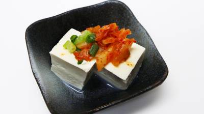 冷ややっこ(キムチ+細ねぎ)