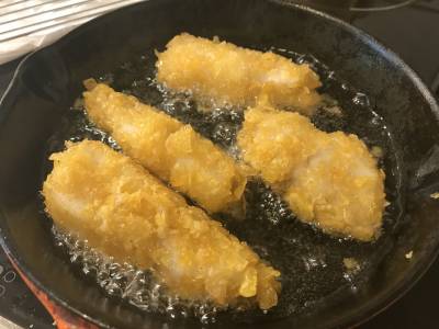 白身魚のコーンフレークス揚げ