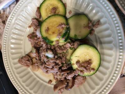 牛ひき肉とズッキーニの炒め物