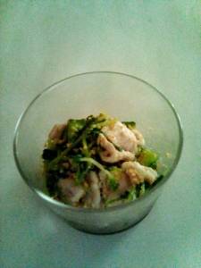 豆苗と豚しゃぶのごまあえ