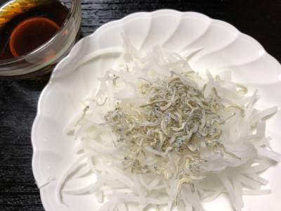 せん切り大根とカリカリじゃこの和風サラダ