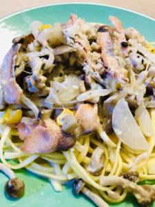 しめじとさけのトマトクリームパスタ