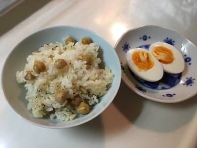 オクラと鶏のトマト煮ひよこ豆ご飯
