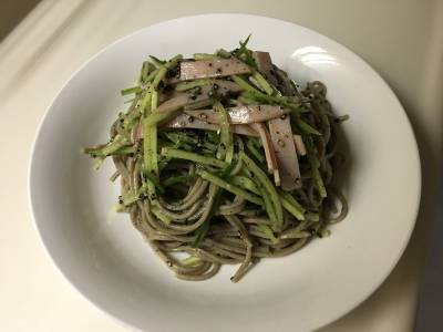 きゅうりとハムのごまあえそば