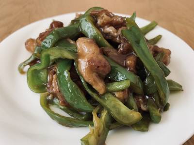 ピーマンと豚肉の黒酢炒め