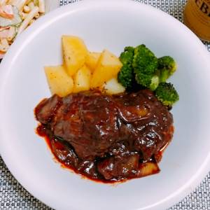 煮込みハンバーグ