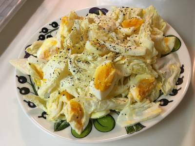 白菜とゆで卵のクリームサラダ