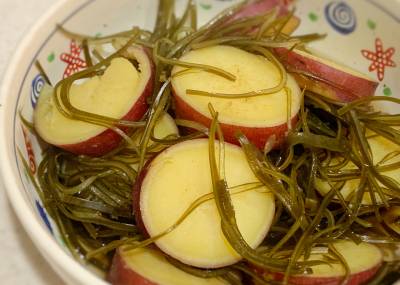 さつまいもと切り昆布の煮物