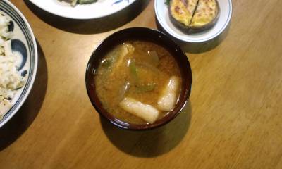 さつまいもと厚揚げのみそ汁