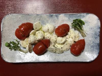 トマトとモッツァレラチーズのサラダ