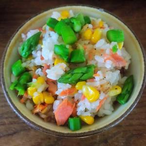 とうもろこしとさけの炊き込みご飯