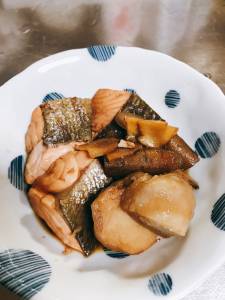 ごぼうとさけの煮つけ