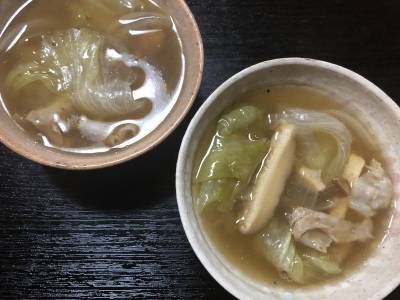 豚肉とレタスのスープ