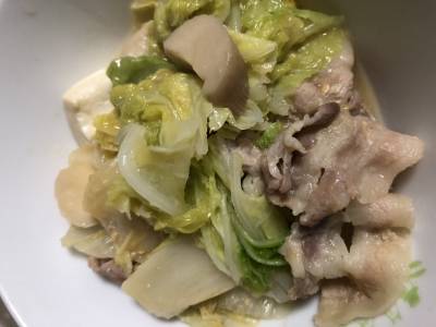 白菜と豚バラ肉のにんにくみそ鍋