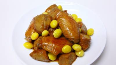 里芋と手羽先の甘辛煮