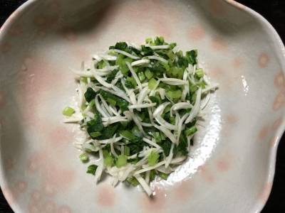 かぶの茎菜と皮の浅漬け