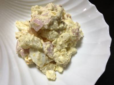 デリ風ハムとチーズ、ゆで卵のポテトサラダ