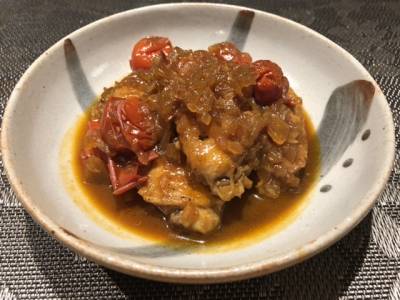 鶏手羽とミニトマトの辛み煮込み