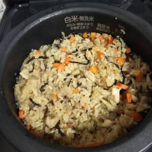 鶏肉とごぼう、にんじんの炊き込みご飯