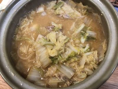 白菜と豚バラ肉のにんにくみそ鍋