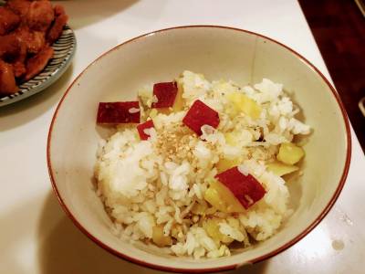 さつまいもとしらす干しの炊き込みご飯