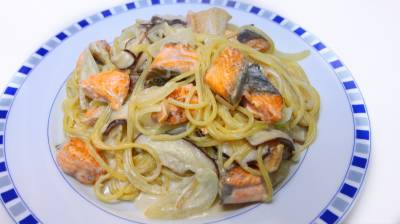 鮭としめじのクリームパスタ