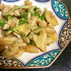 れんこんと豚肉のオイスター黒酢炒め