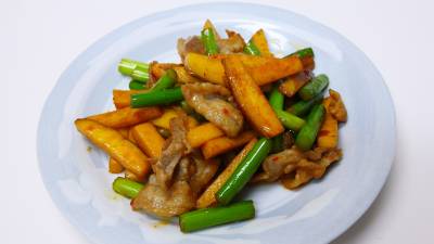 さつまいもと豚肉のピリ辛きんぴら