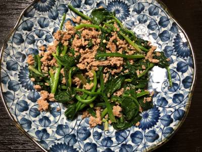 ほうれんそうと豚ひき肉の炒め物