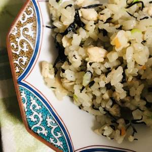 鶏ひき肉と芽ひじきのチャーハン