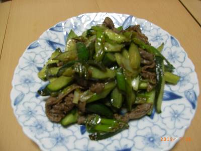 きゅうりと牛肉のオイスター炒め