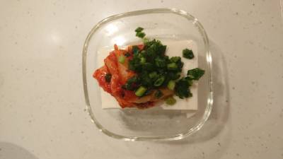 冷ややっこ(キムチ+細ねぎ)