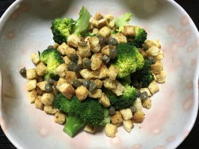 ブロッコリのいためパン粉がけ