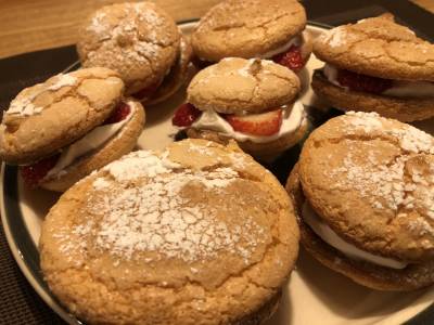 いちごのブッセ