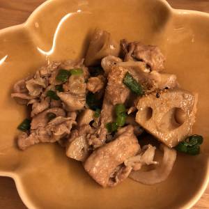 豚肉とれんこんの甘辛い煮物