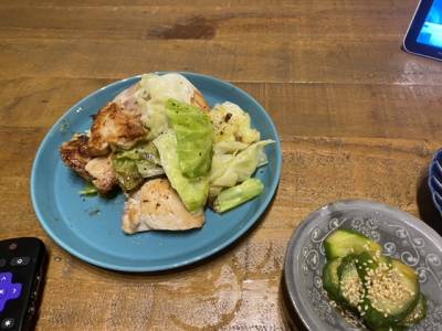 鶏とキャベツの塩蒸し焼き