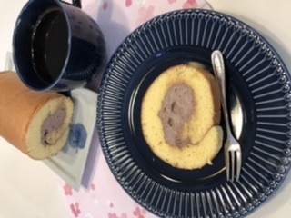 チョコクリームのロールケーキ