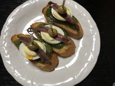 ピーマンのゆで卵、アンチョビのせ