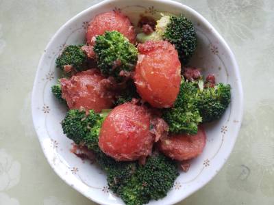 ミニトマトとブロッコリの梅おかかあえ