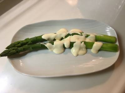 アスパラのオレンジマヨソース