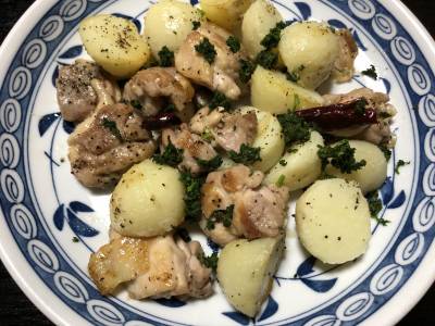 新じゃがと鶏肉のにんにく炒め